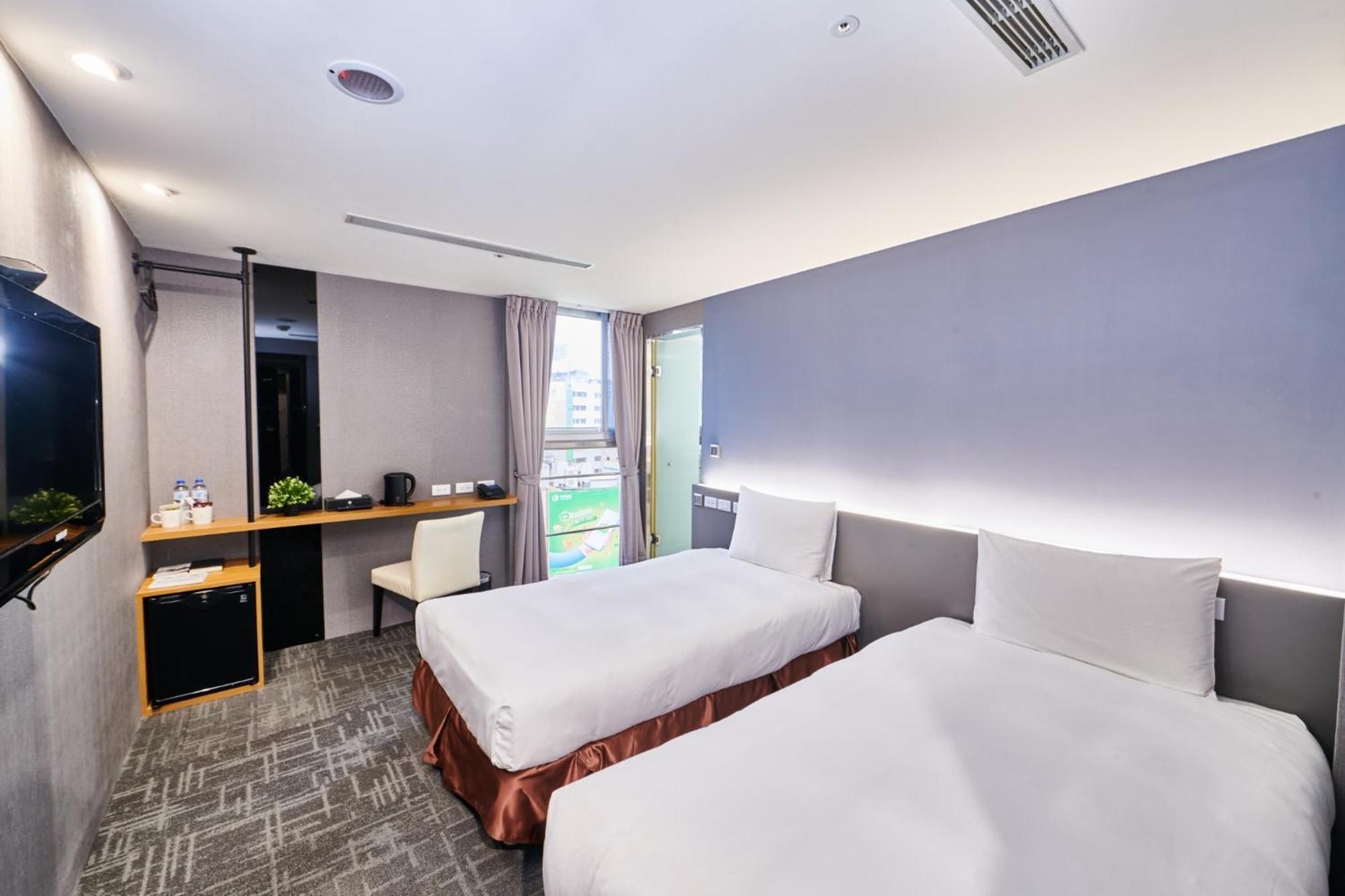 Hotel Leisure 台中輕行旅 Zewnętrze zdjęcie