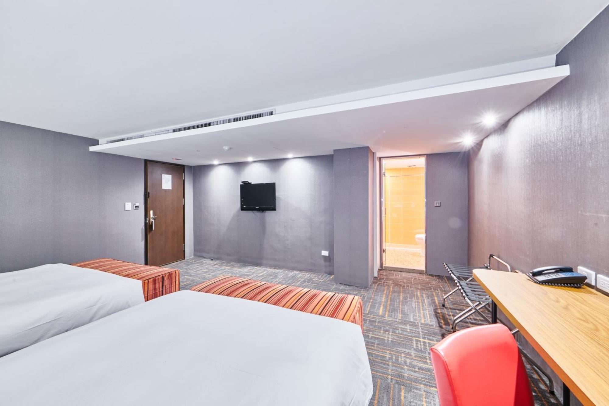 Hotel Leisure 台中輕行旅 Zewnętrze zdjęcie